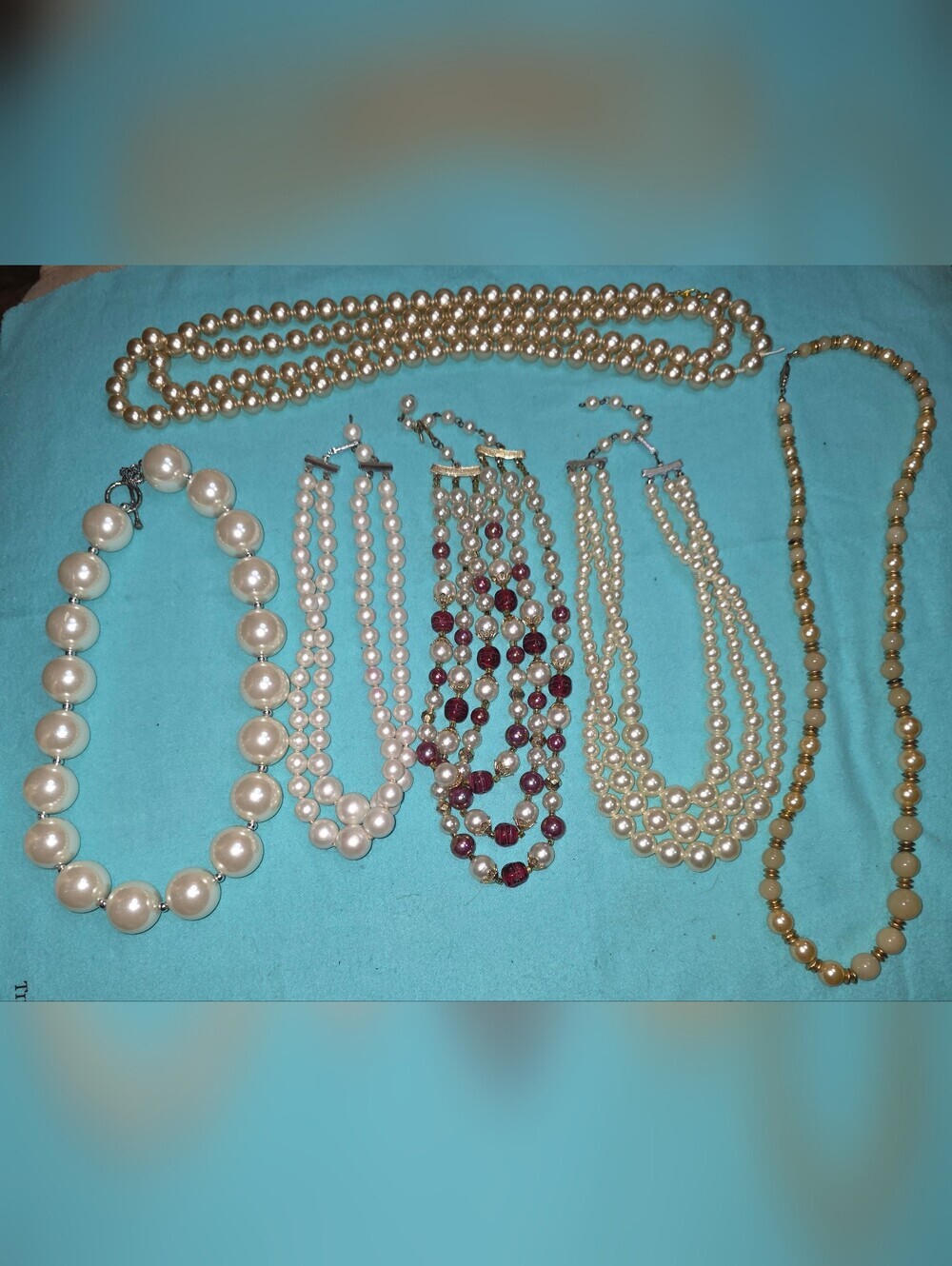 6 PAIRS OF HIGH QUALITY VINTAGE PEARLS